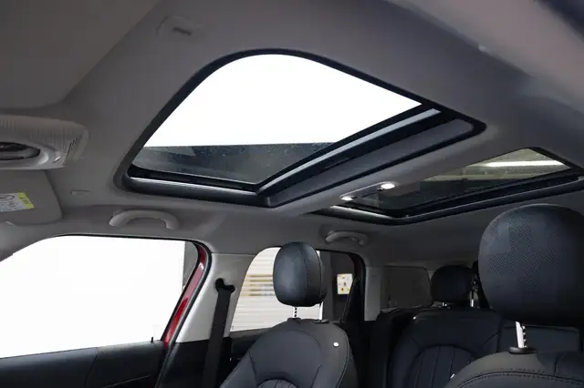Mini Cooper Se view 7