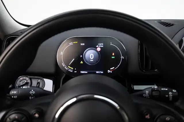 Mini Cooper Se view 9
