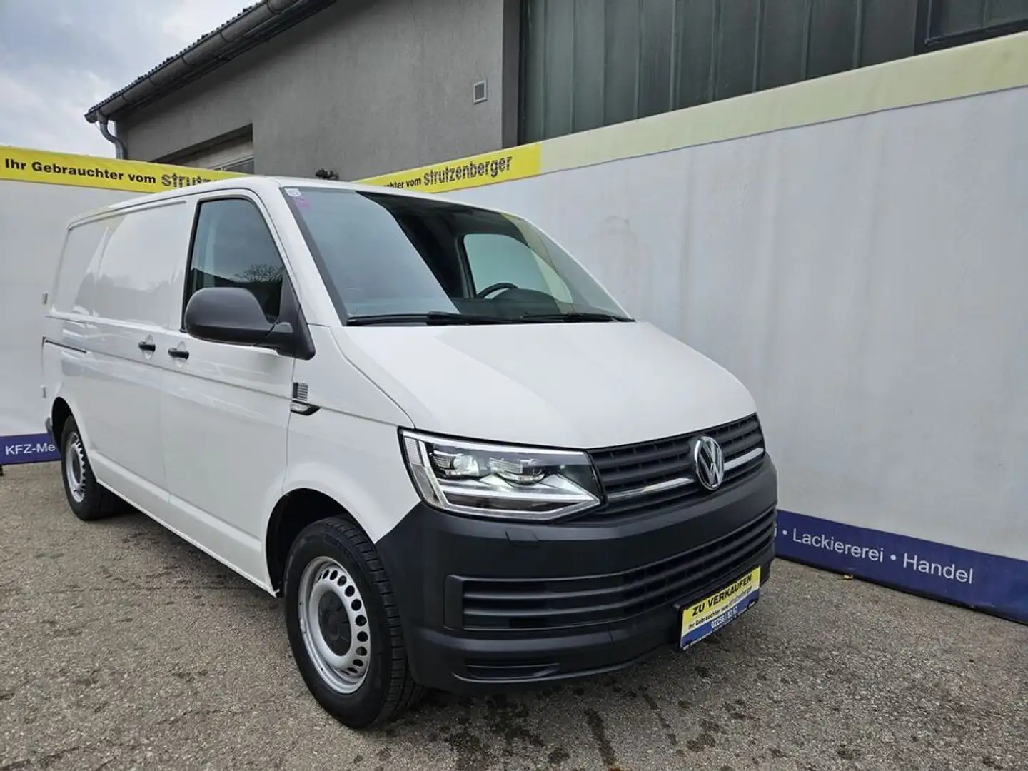 Volkswagen T6 Transporter Kasten KR LED SHZ AHV 150PS Regale Weiß - 2