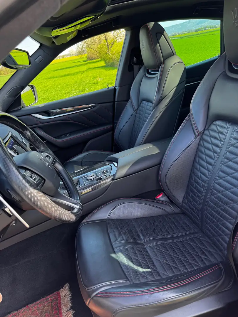 Maserati Levante Levante S Q4 GranSport Schwarz - 2