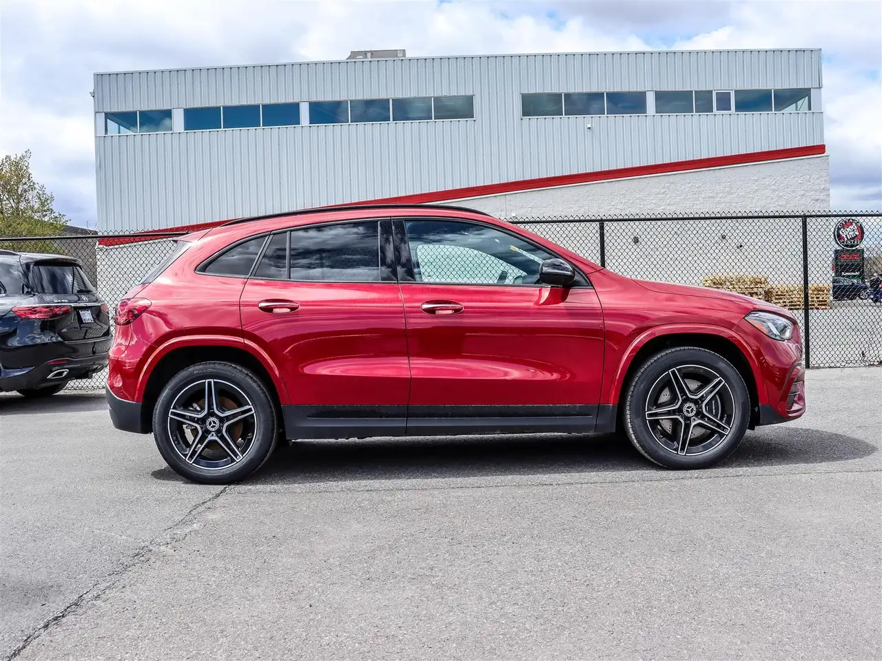 Mercedes-Benz GLA снимка Mercedes-Benz GLA