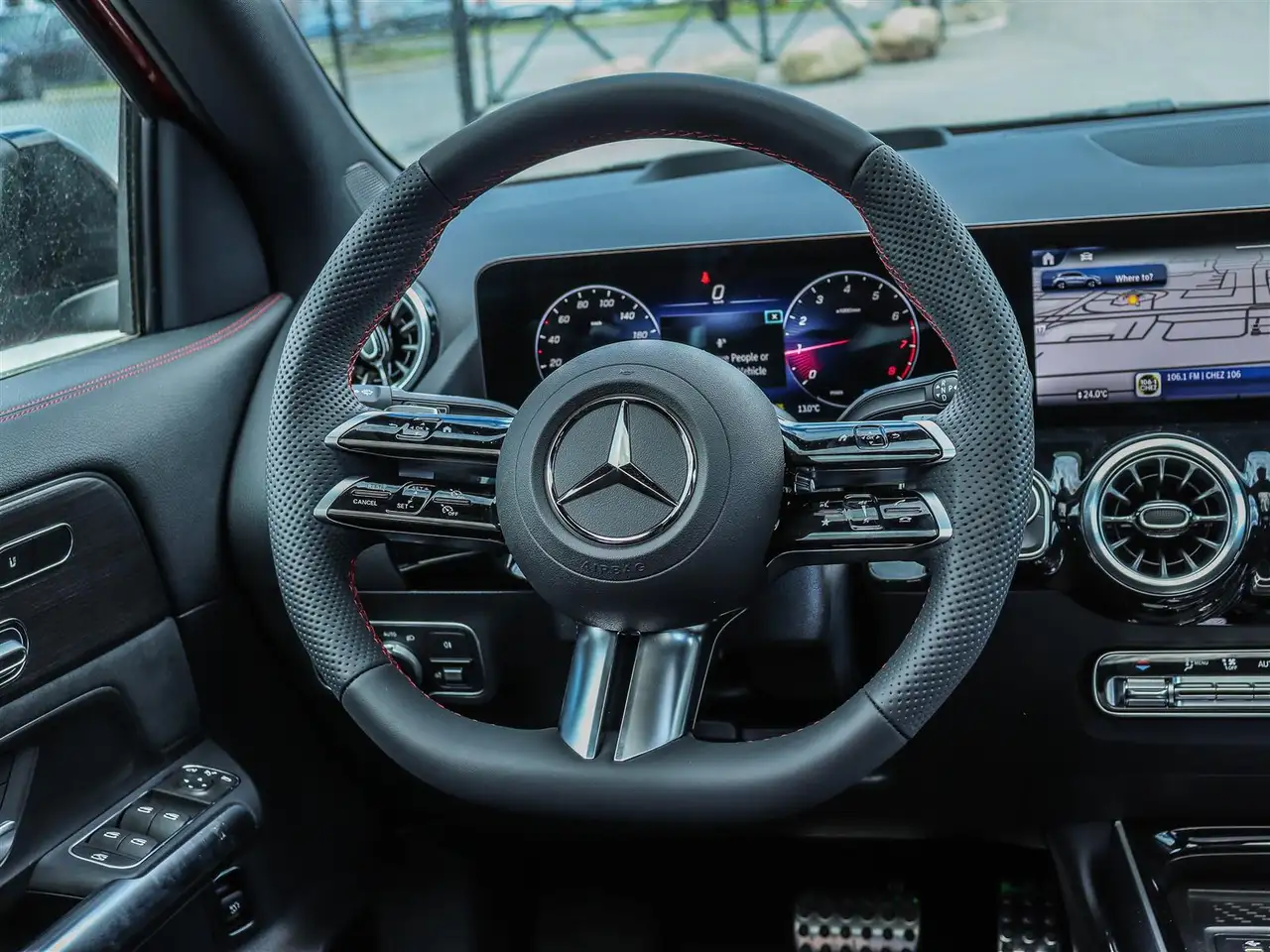 Mercedes-Benz GLA снимка Mercedes-Benz GLA