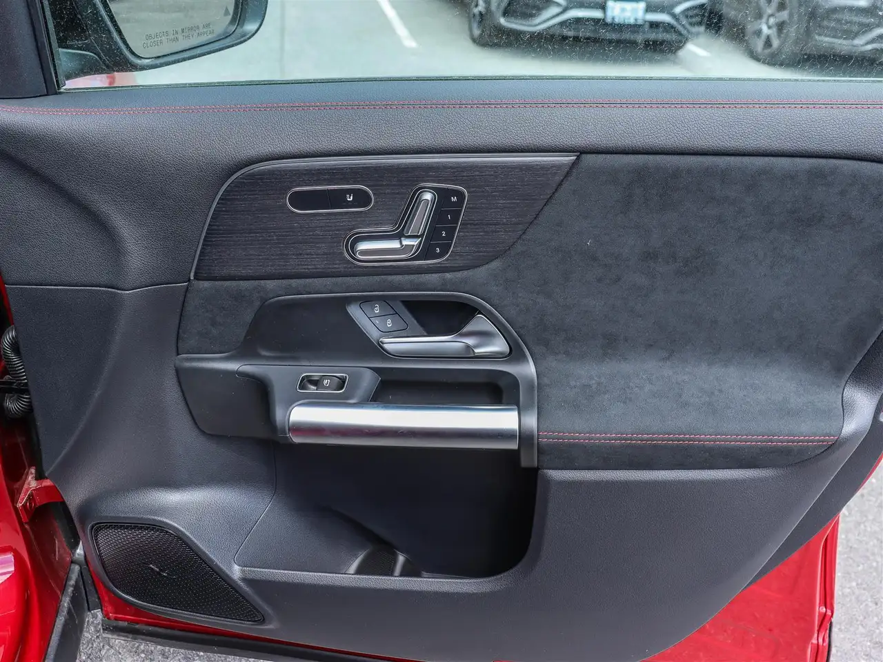 Mercedes-Benz GLA снимка Mercedes-Benz GLA