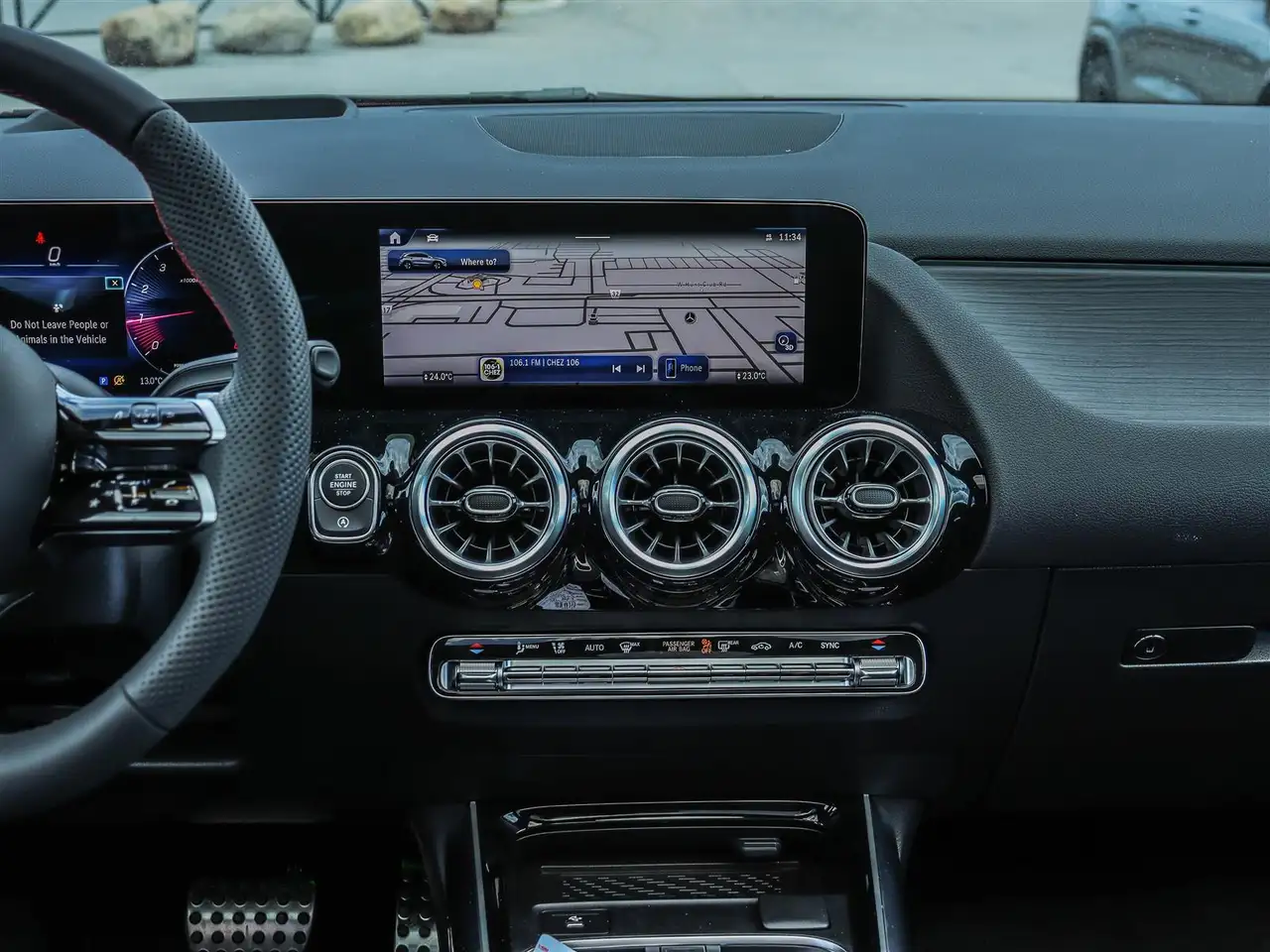 Mercedes-Benz GLA снимка Mercedes-Benz GLA