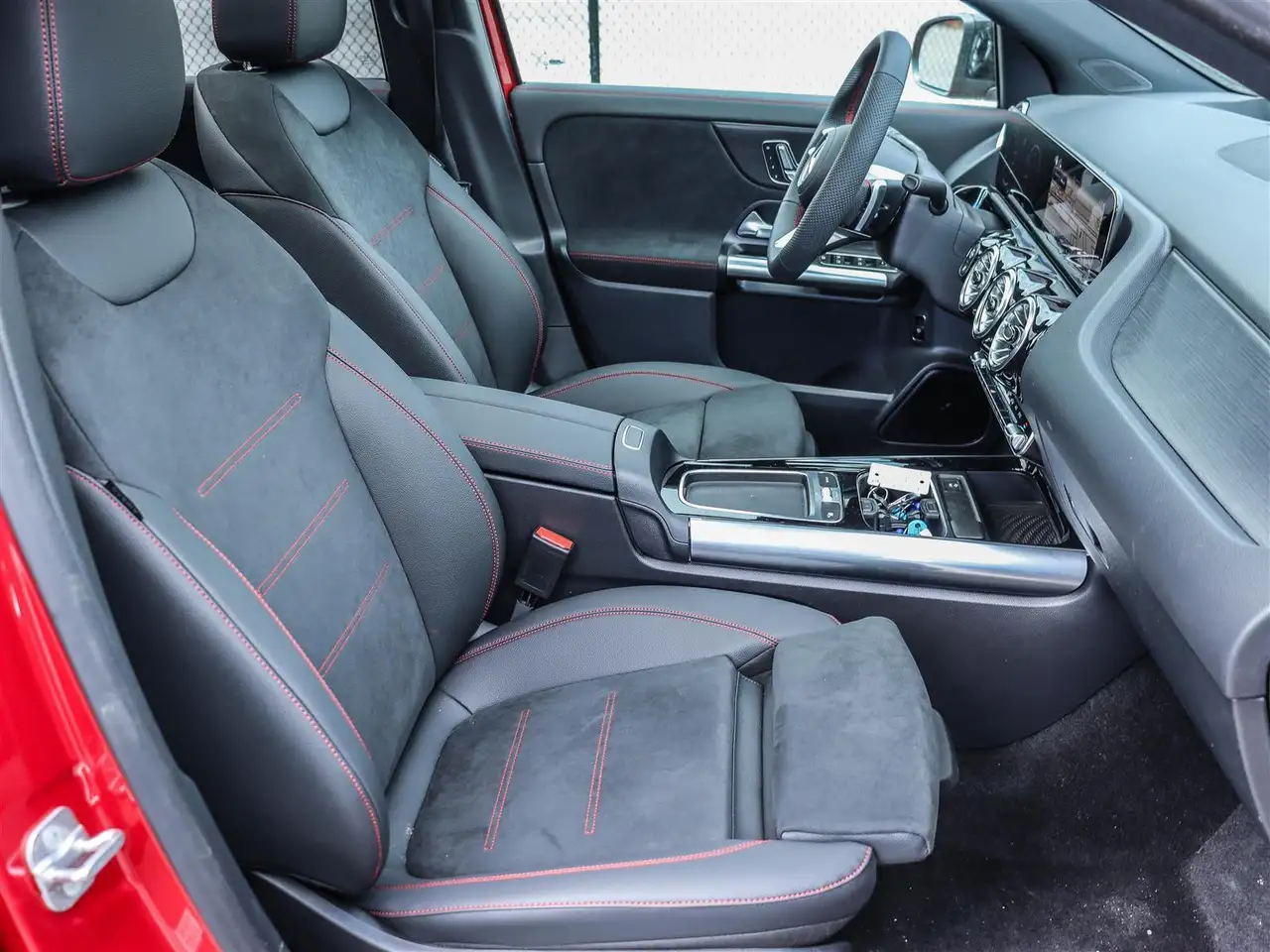 Mercedes-Benz GLA снимка Mercedes-Benz GLA