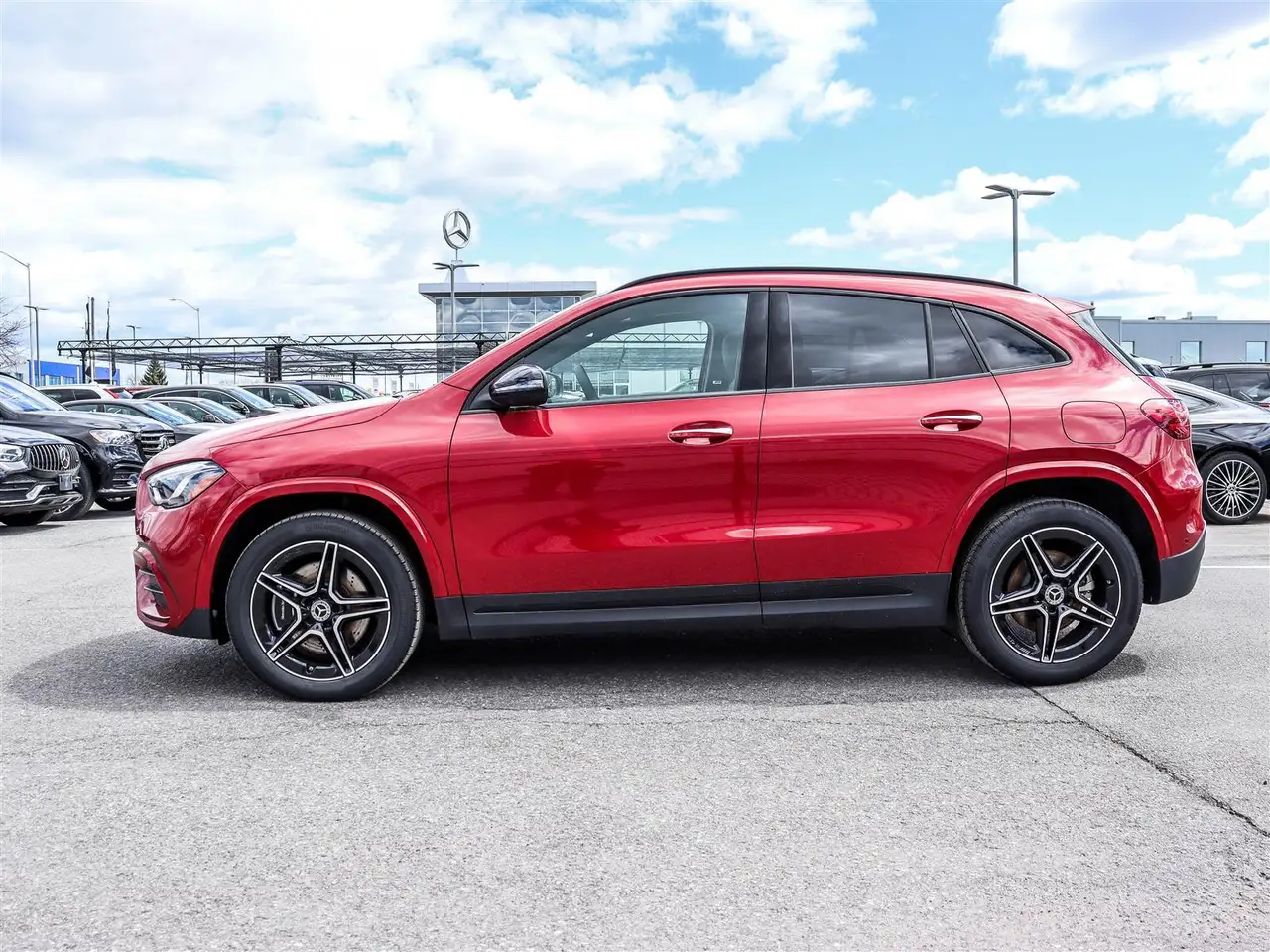 Mercedes-Benz GLA снимка Mercedes-Benz GLA