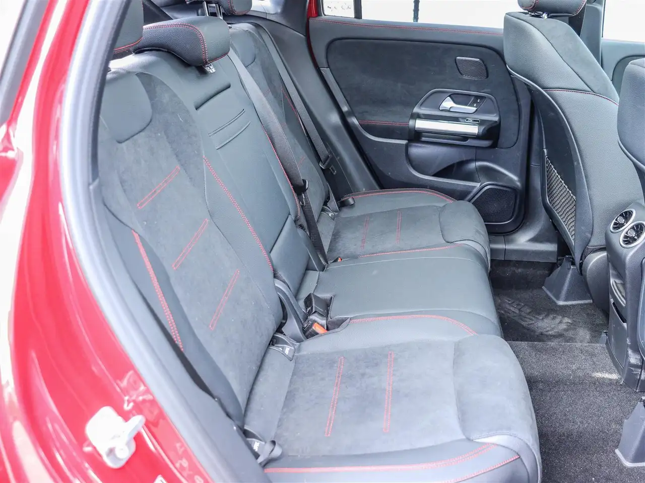 Mercedes-Benz GLA снимка Mercedes-Benz GLA