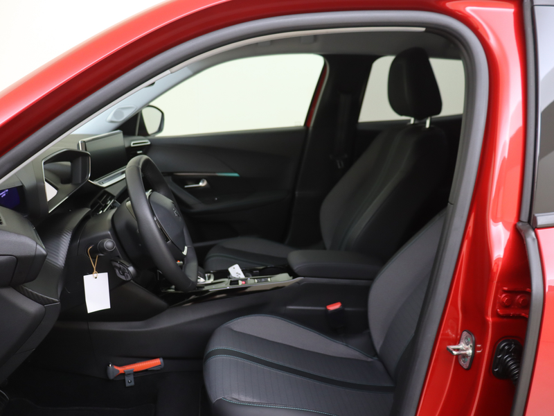 Peugeot e-2008 EV Allure Pack 50 kWh — photo 10