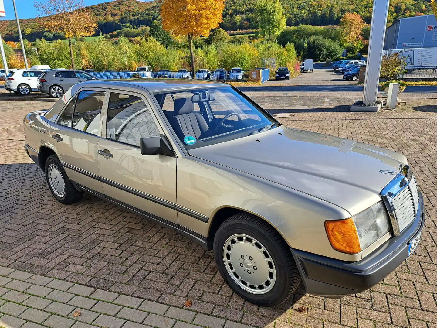 Mercedes-Benz E 230 E-Klasse Bronze - 2