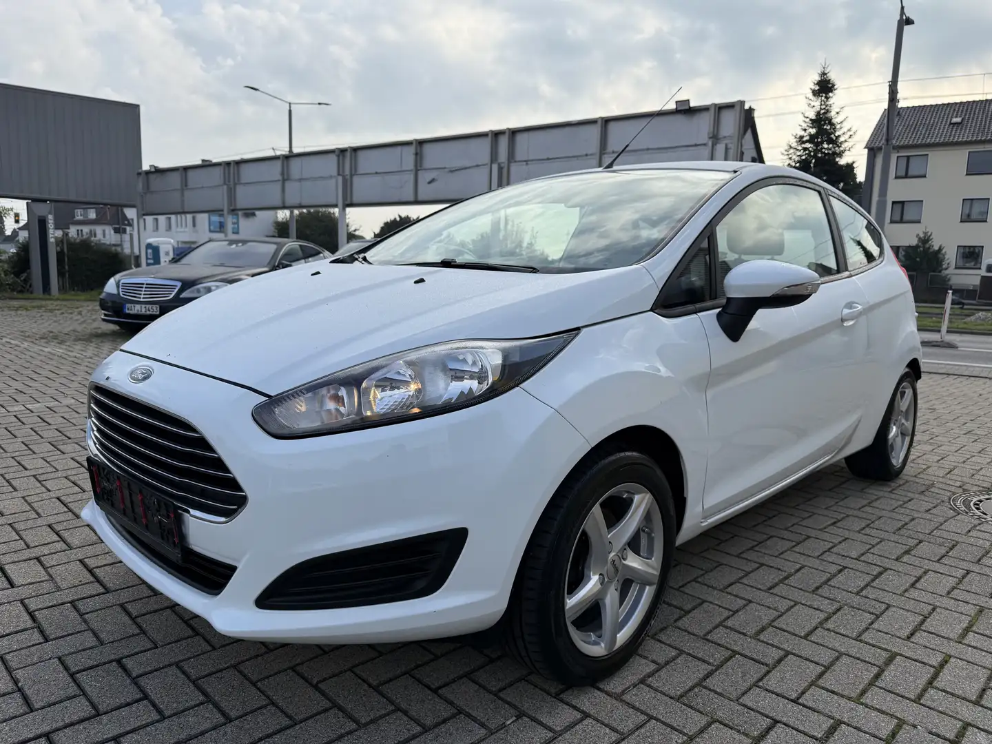 Ford Fiesta Trend/Tüv Neu/8fach bereift Blanc - 1