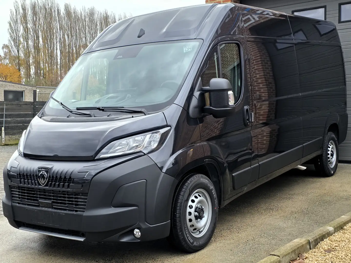 Peugeot Boxer 28.990EX - L3H2 - 180PK Automaat - NIEUW 2025 0KM Negro - 2