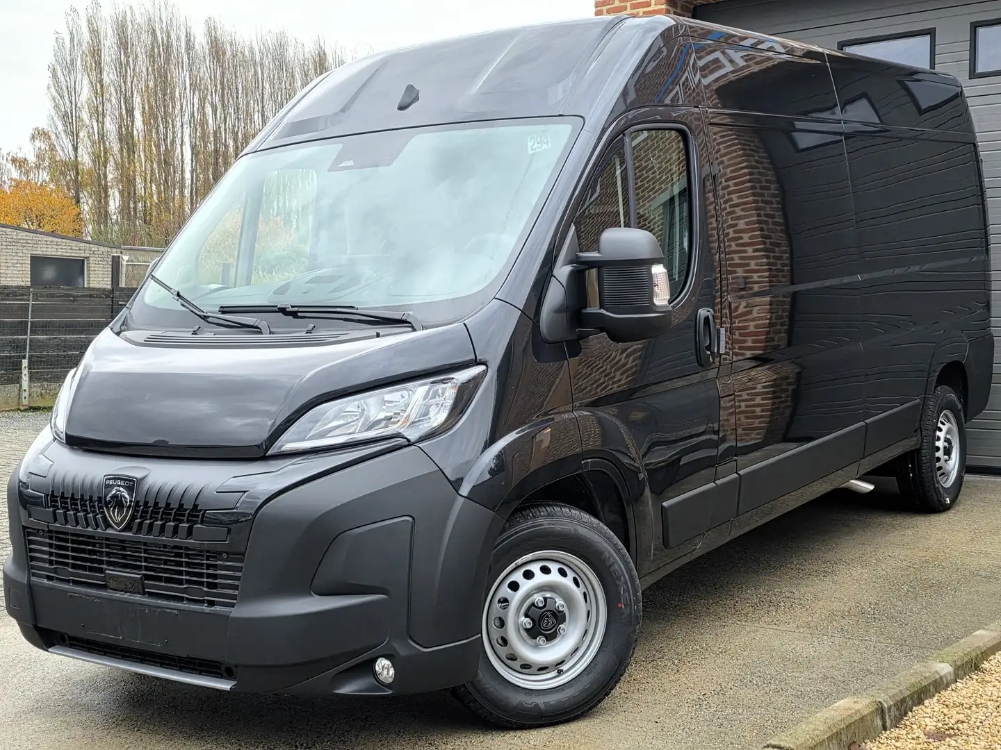 Peugeot Boxer 28.990EX - L3H2 - 180PK Automaat - NIEUW 2025 0KM Negro - 1