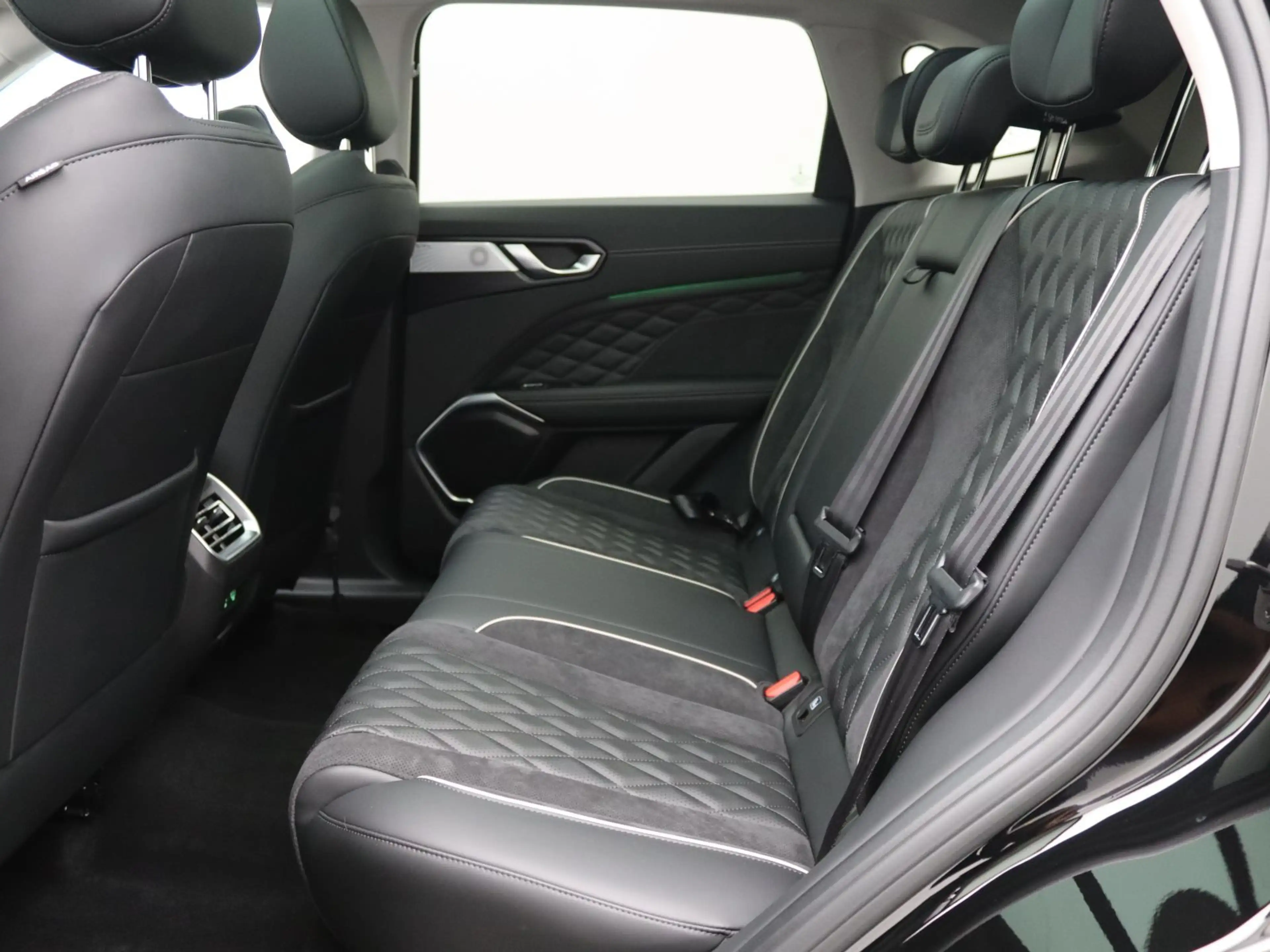 GWM WEY 03 Luxury 4WD/ ParkAssi, Navi, CarPlay, Pano — photo 8