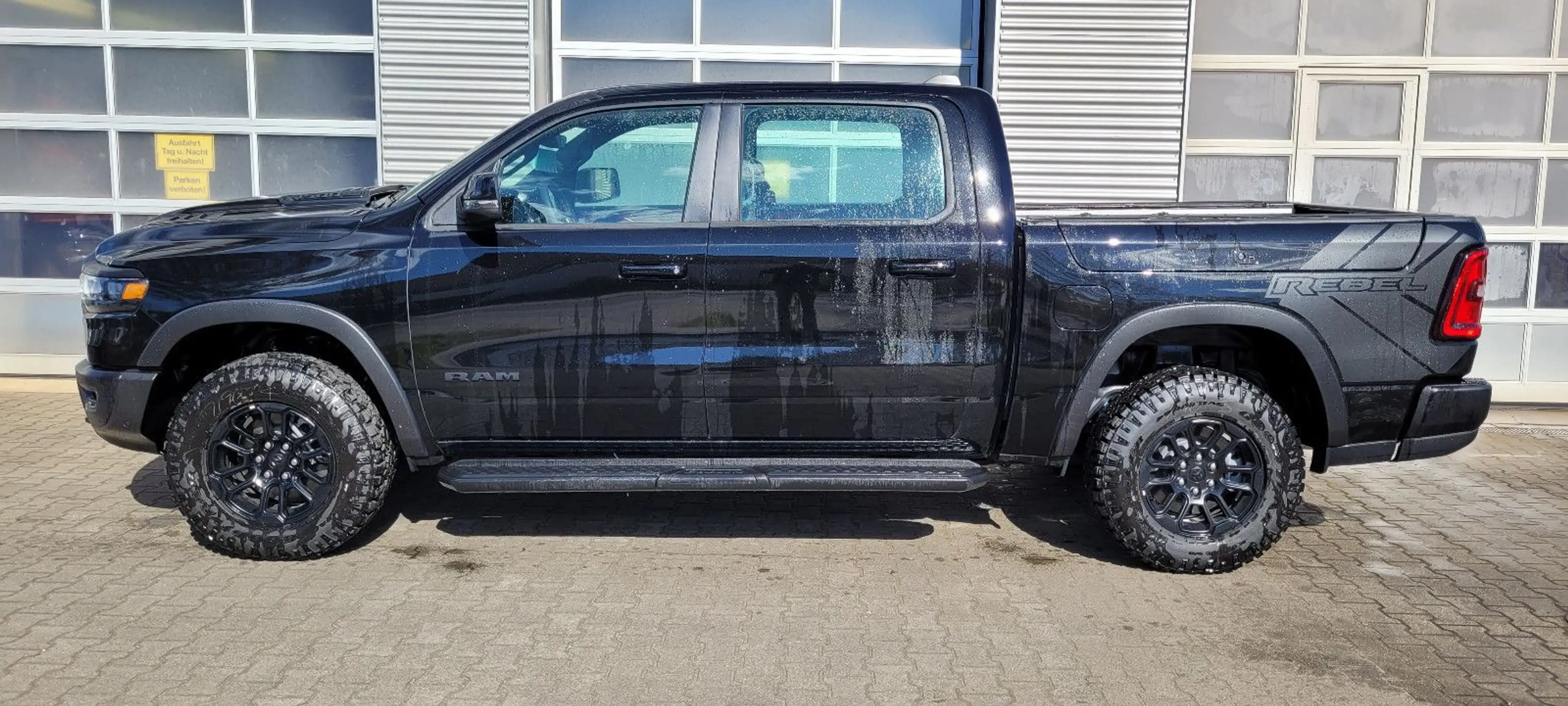 Dodge RAM 1500 Rebel 4x4 3.0L V6 — photo 3