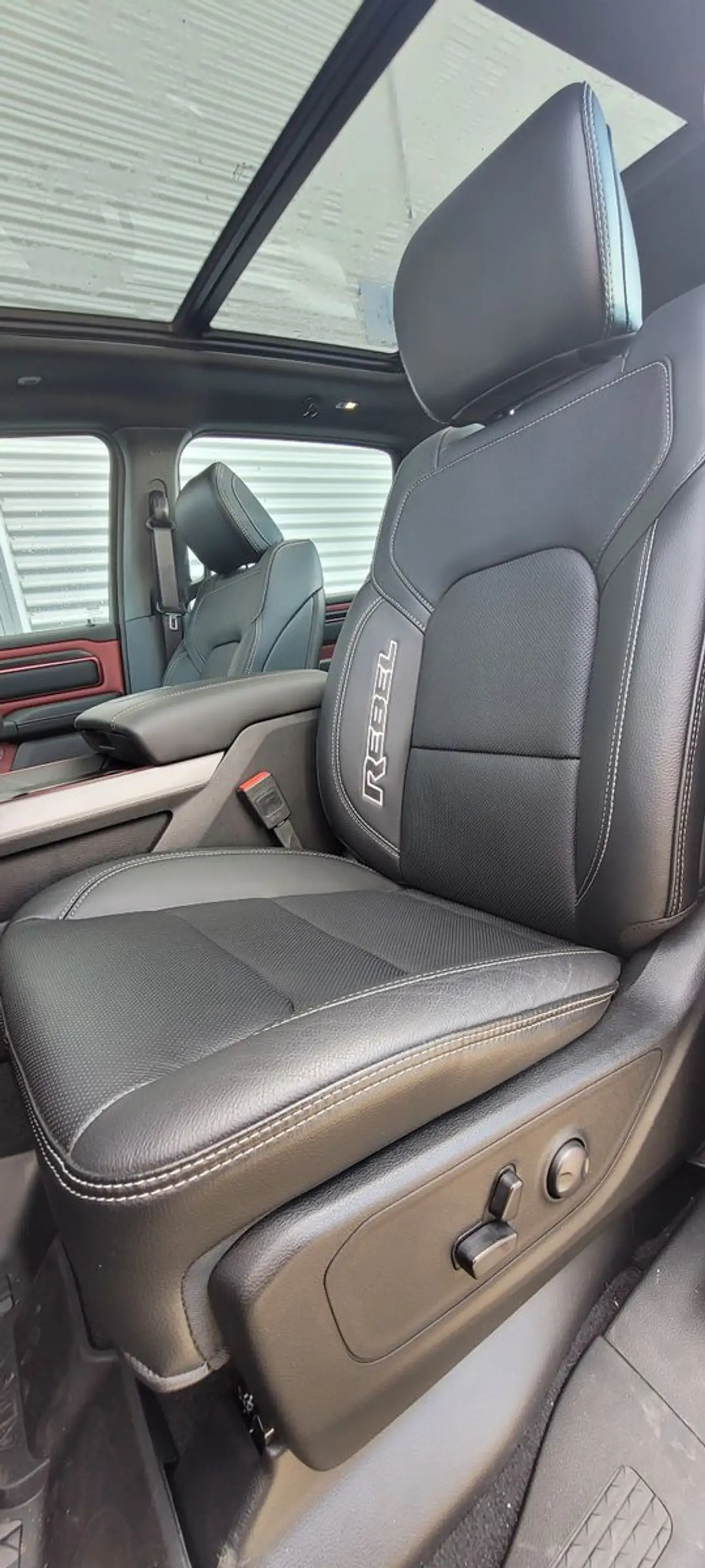 Dodge RAM 1500 Rebel 4x4 3.0L V6 — photo 13