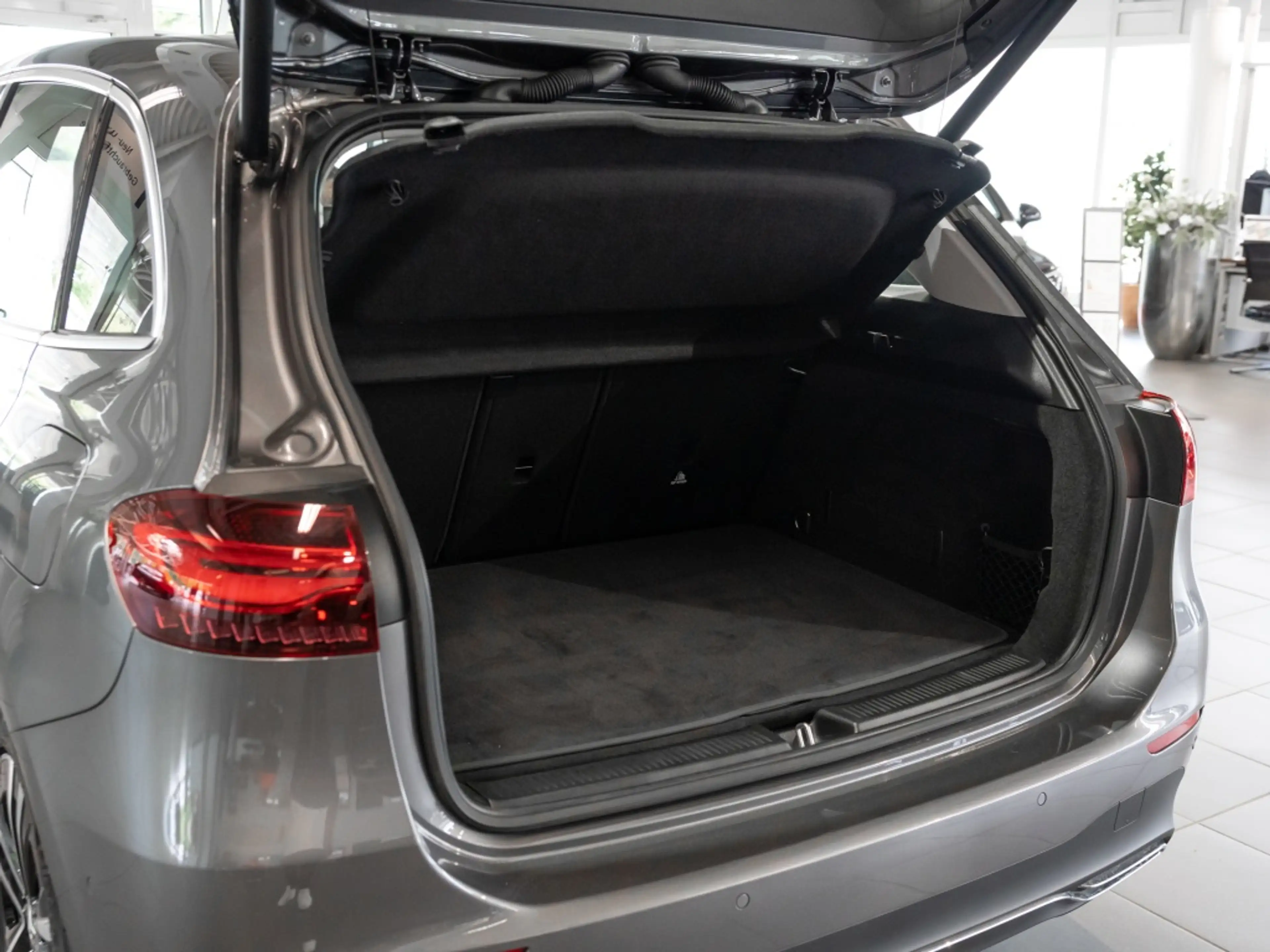 Mercedes-Benz B 200 d , PROGRESSIVE KAMERA SPUR PDC SHZ — photo 10