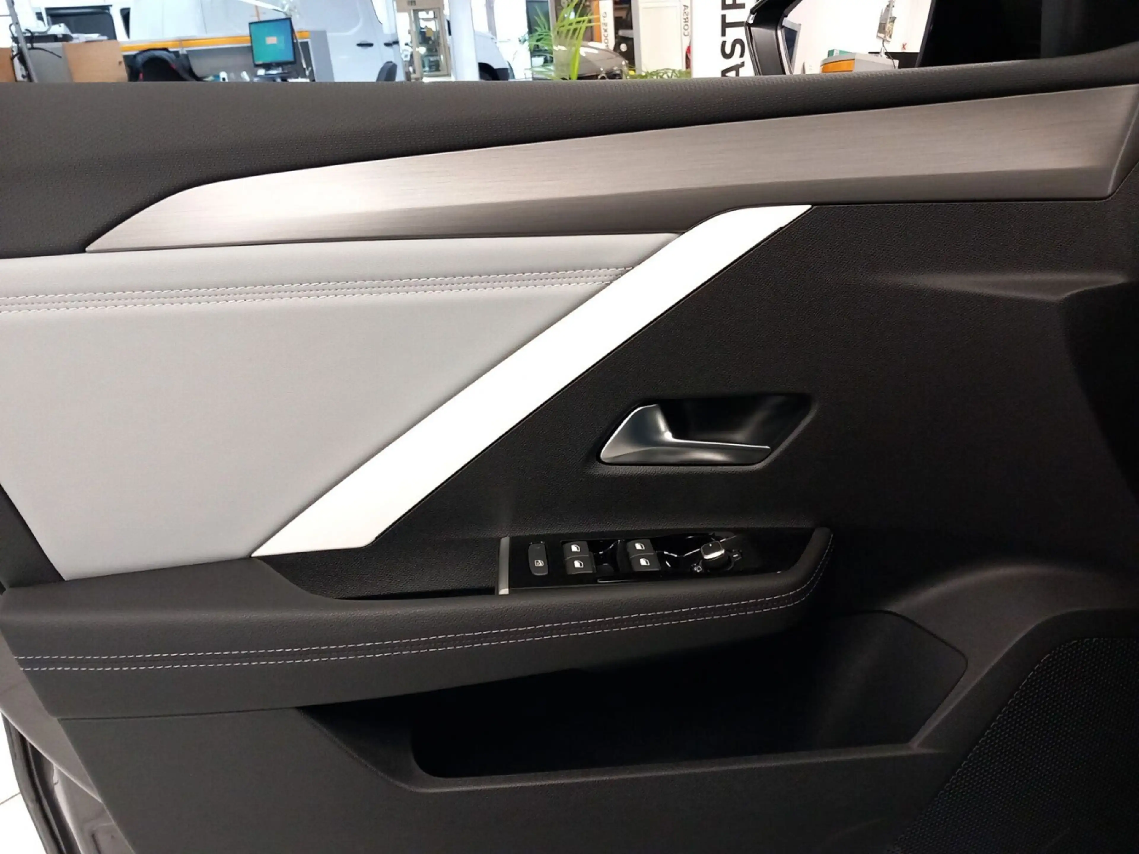 Opel Astra Elegance PHEV 1.6T 133kW, *PDC*RFK*LED* — photo 12