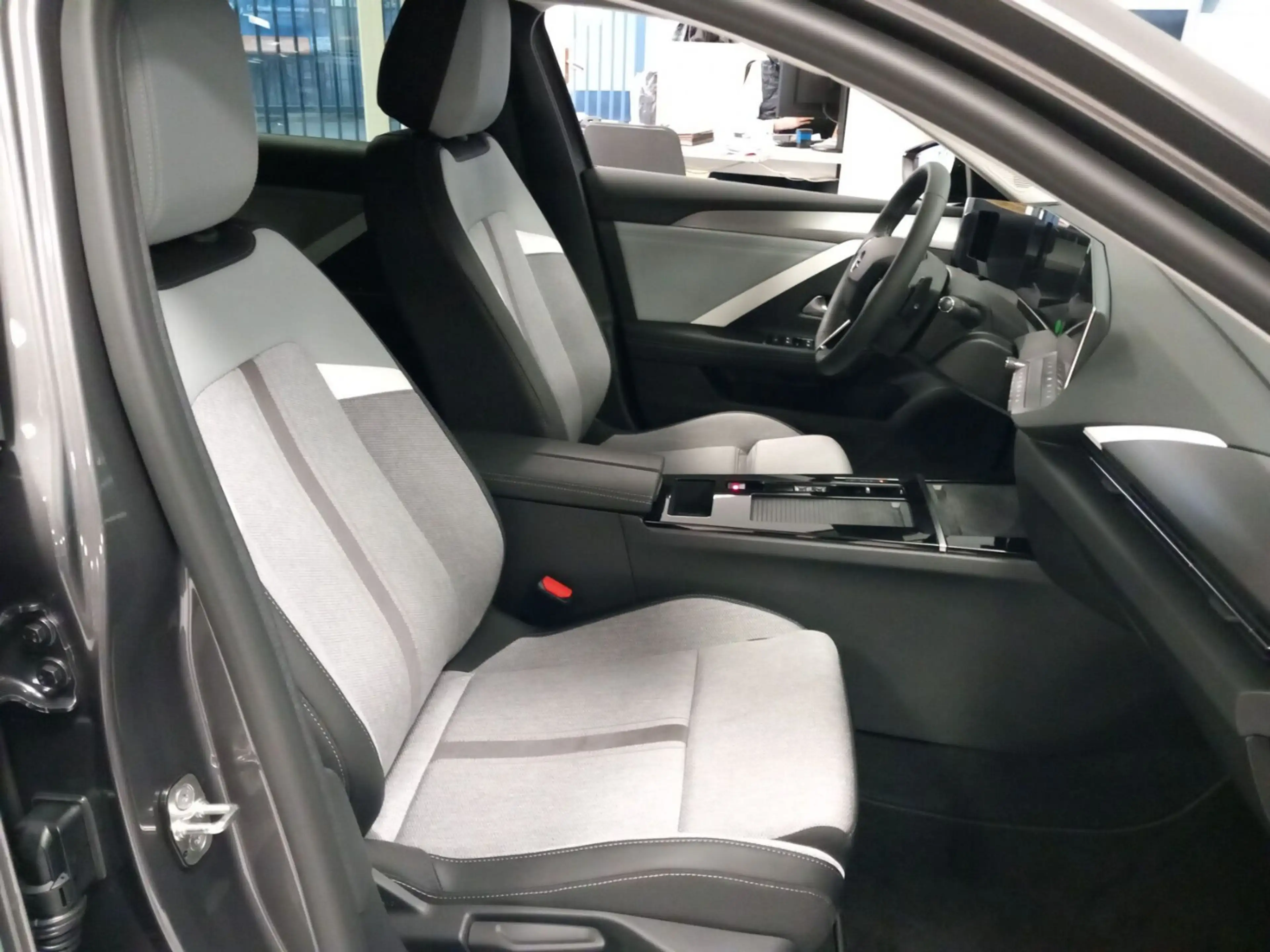 Opel Astra Elegance PHEV 1.6T 133kW, *PDC*RFK*LED* — photo 8