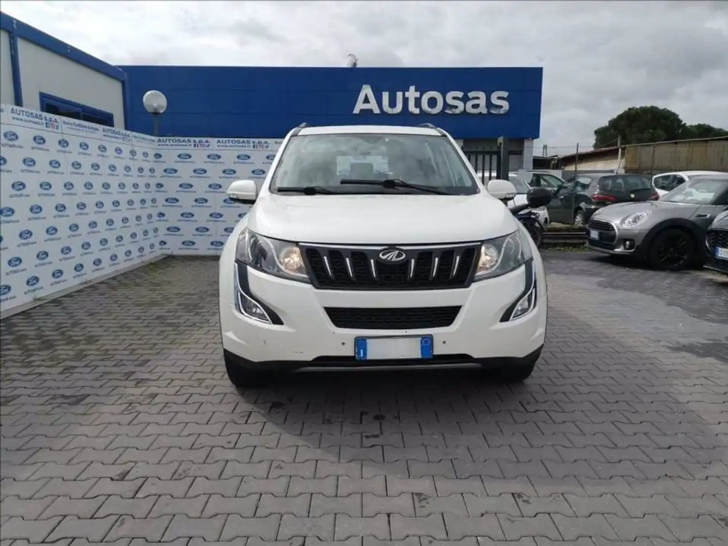 Mahindra XUV500 2.2 16V AWD W6 Weiß - 1