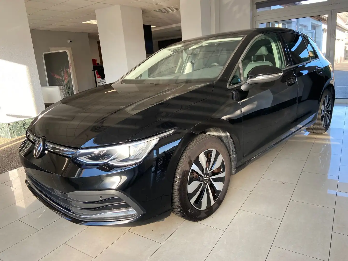 Volkswagen Golf VIII  Move Navi. schwenkb.AHK Schwarz - 2