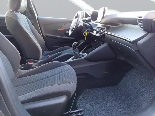 Peugeot 208 view 12