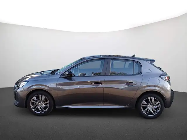 Peugeot 208 view 5