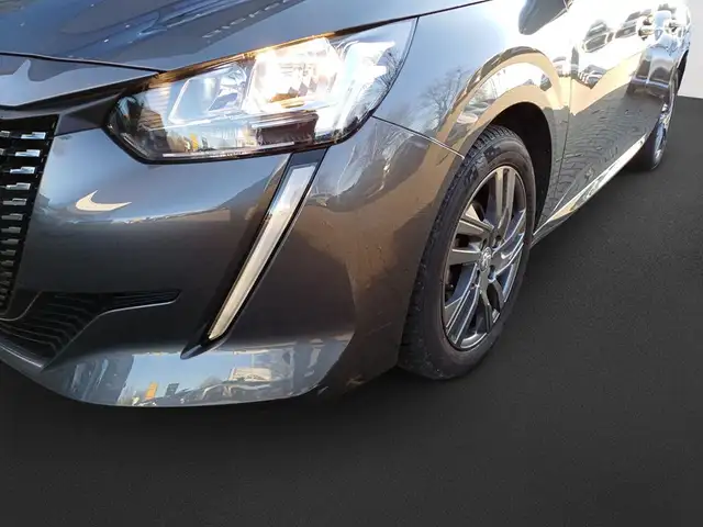 Peugeot 208 view 10
