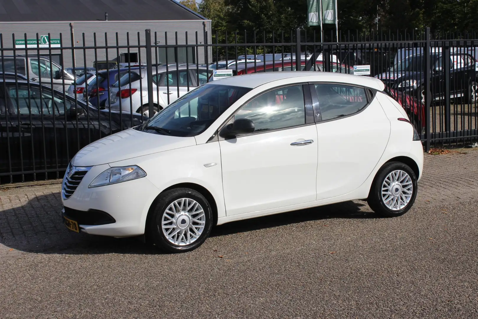 Lancia Ypsilon 0.9 TwinAir Silver Plus, Airco! Белый - 1