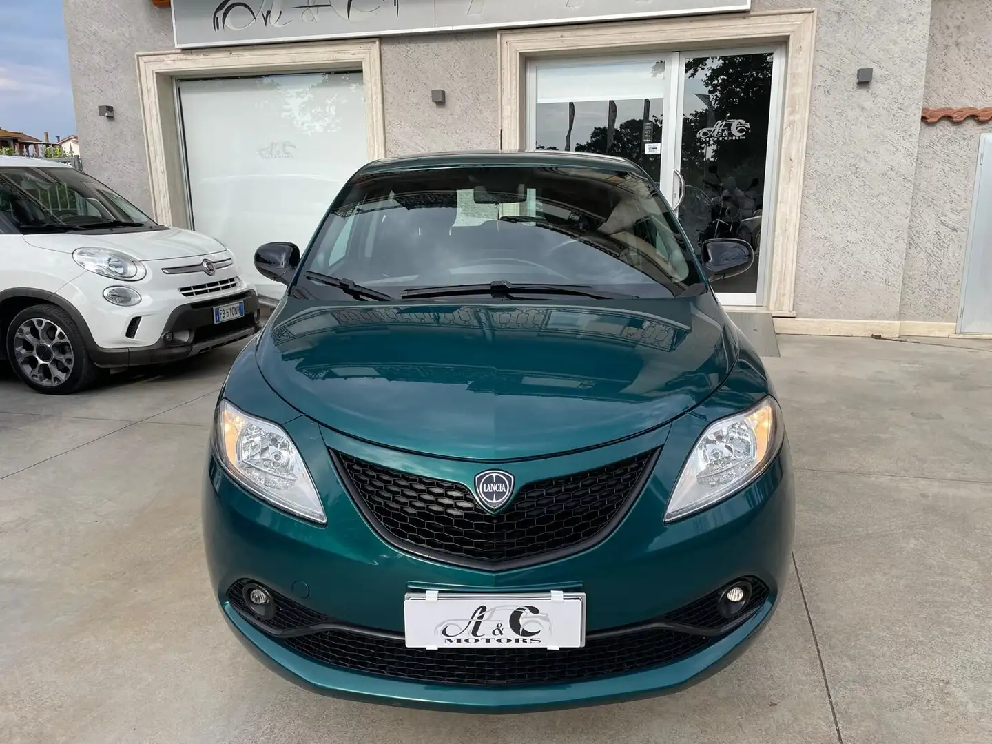 Lancia Ypsilon 1.0 FireFly 5 porte S&S Hybrid Ecochic Groen - 2