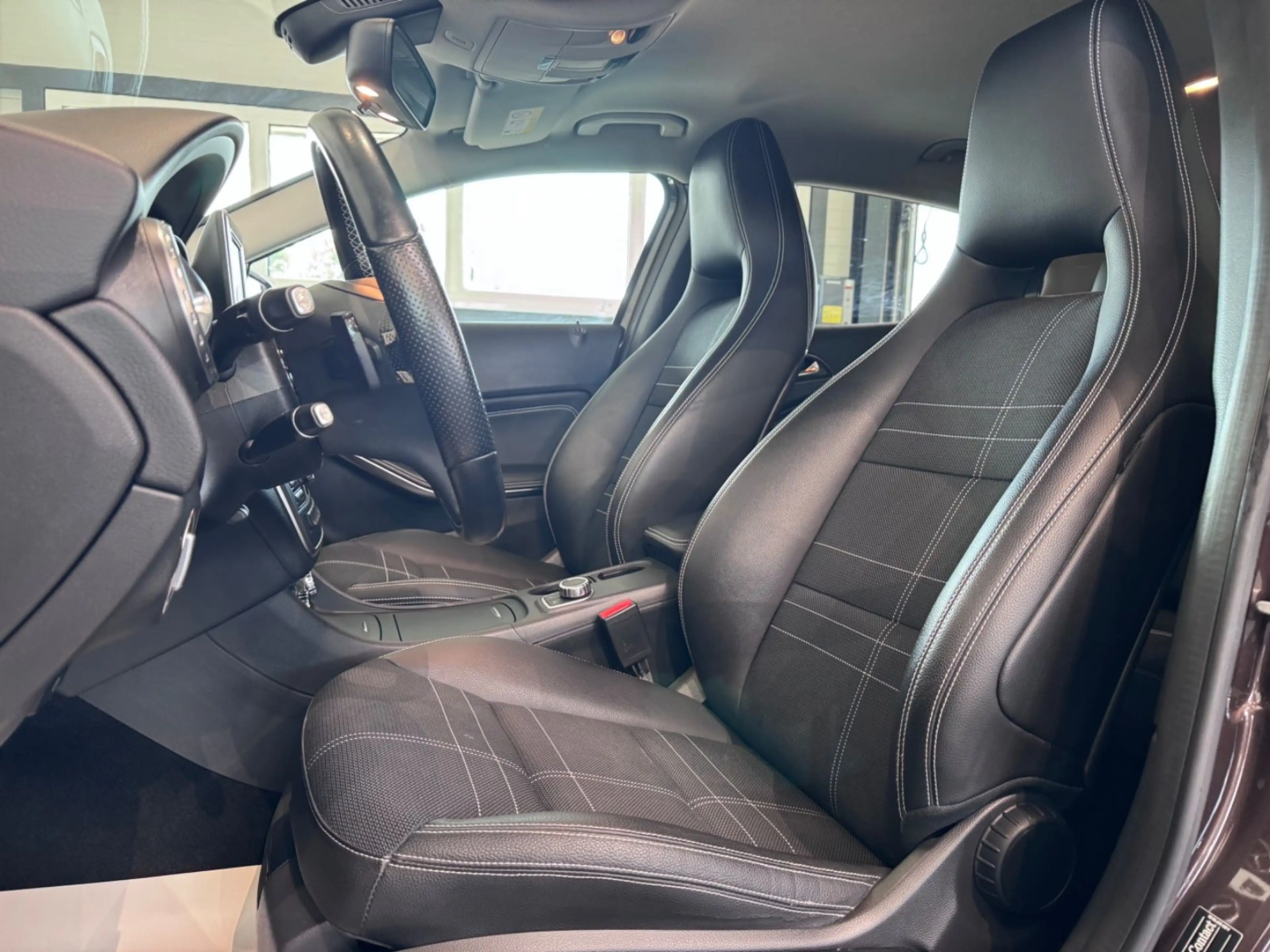 Mercedes-Benz GLA 200 *LED*XENON*SHZ*PDC*NAVI* — photo 13
