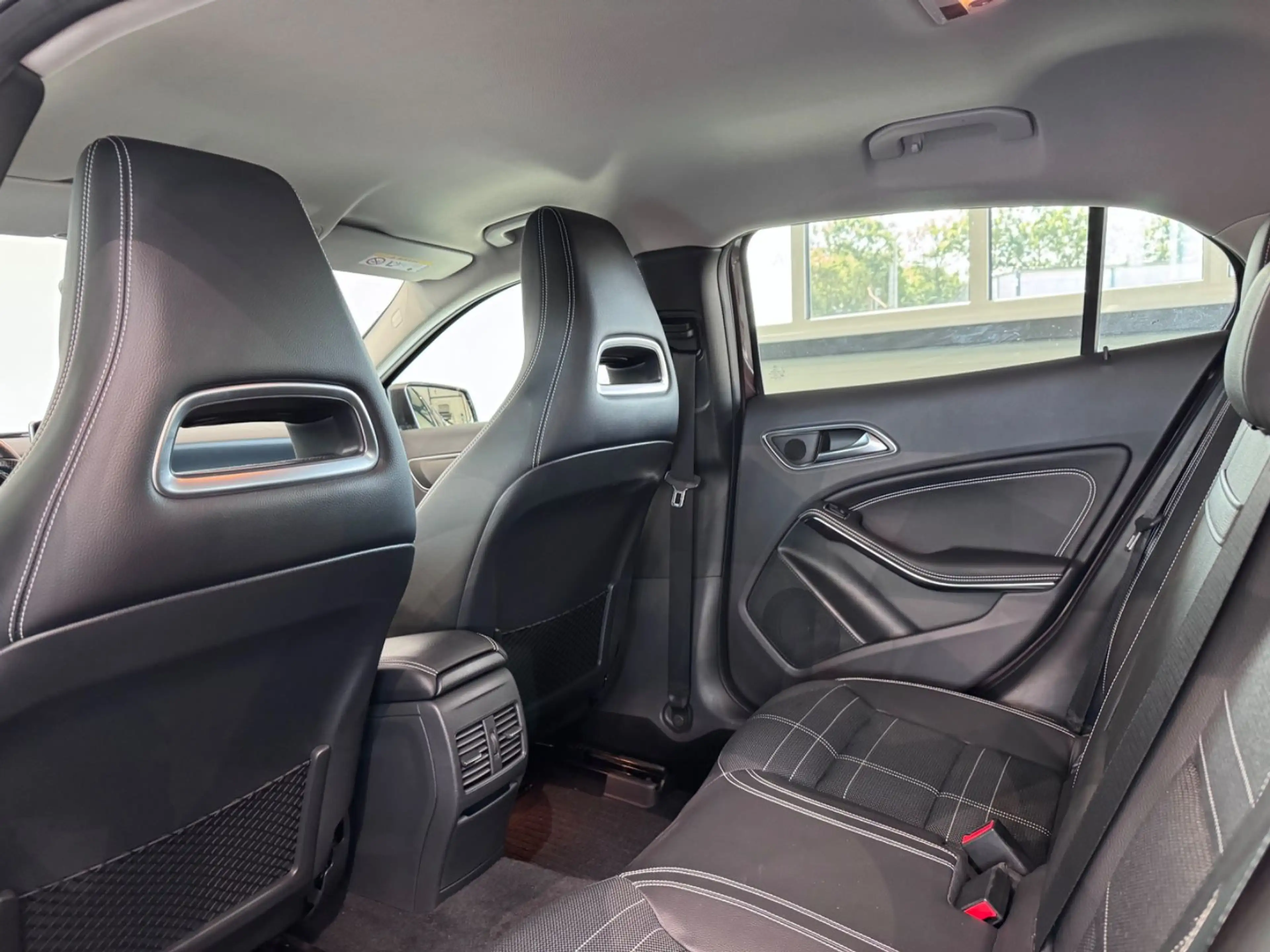 Mercedes-Benz GLA 200 *LED*XENON*SHZ*PDC*NAVI* — photo 15