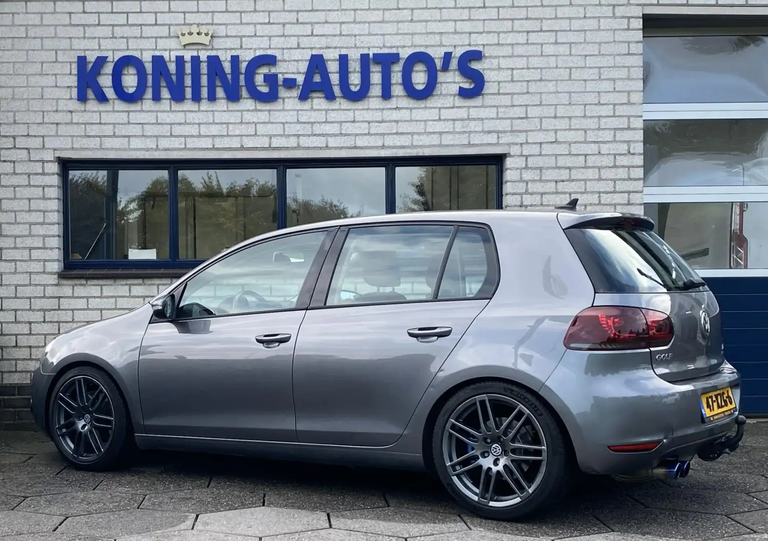 Volkswagen Golf 1.6 TDI BlueMotion / NAP/ Clima/ GTI stoelen/ trek Grijs - 2