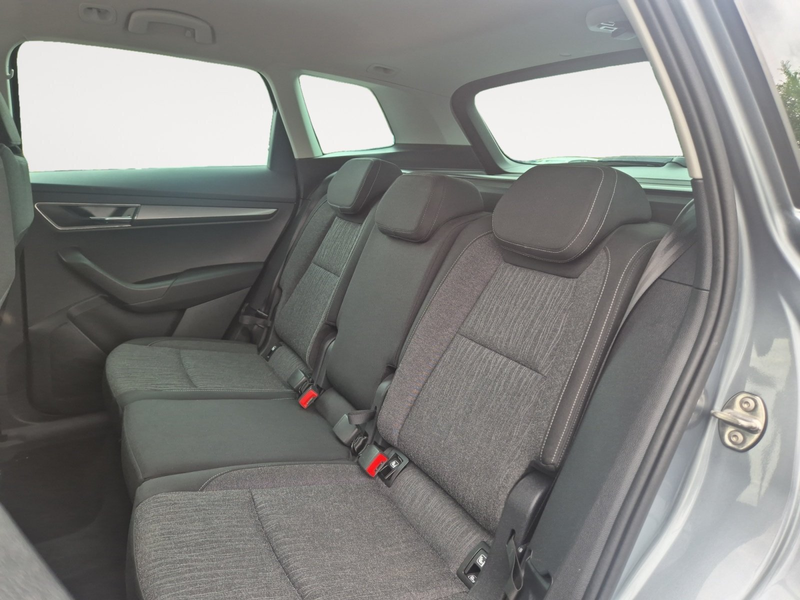 Skoda Karoq Style 110kw TSI DSG *AHK*NAVI*Rückfahrkamera — photo 9