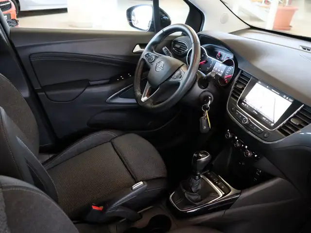 Opel Crossland view 3