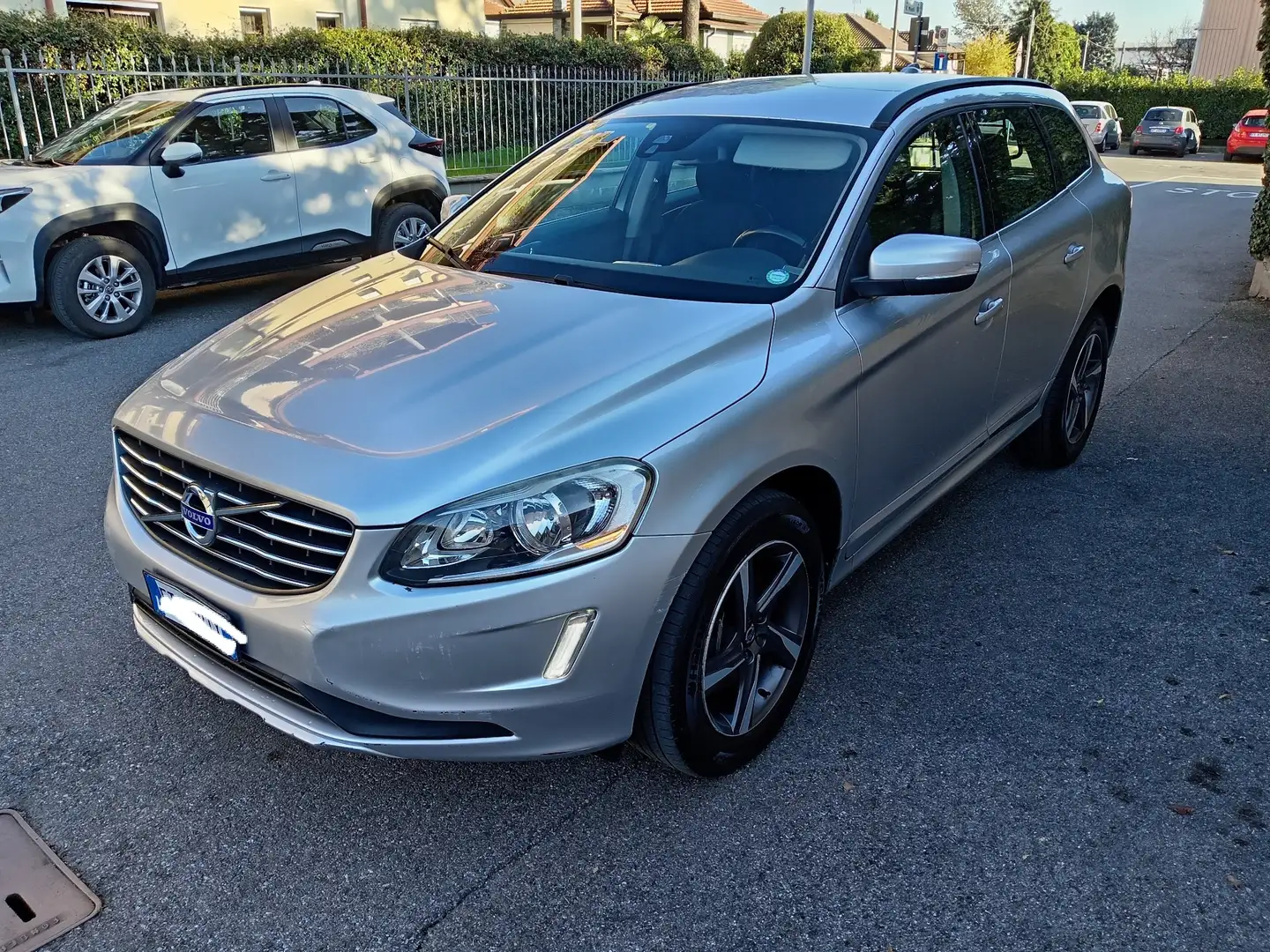 Volvo XC60 2.0 d4 Momentum 181cv geartronic Unicopropietario Argent - 1