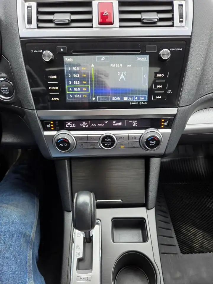 Subaru Legacy снимка Subaru Legacy