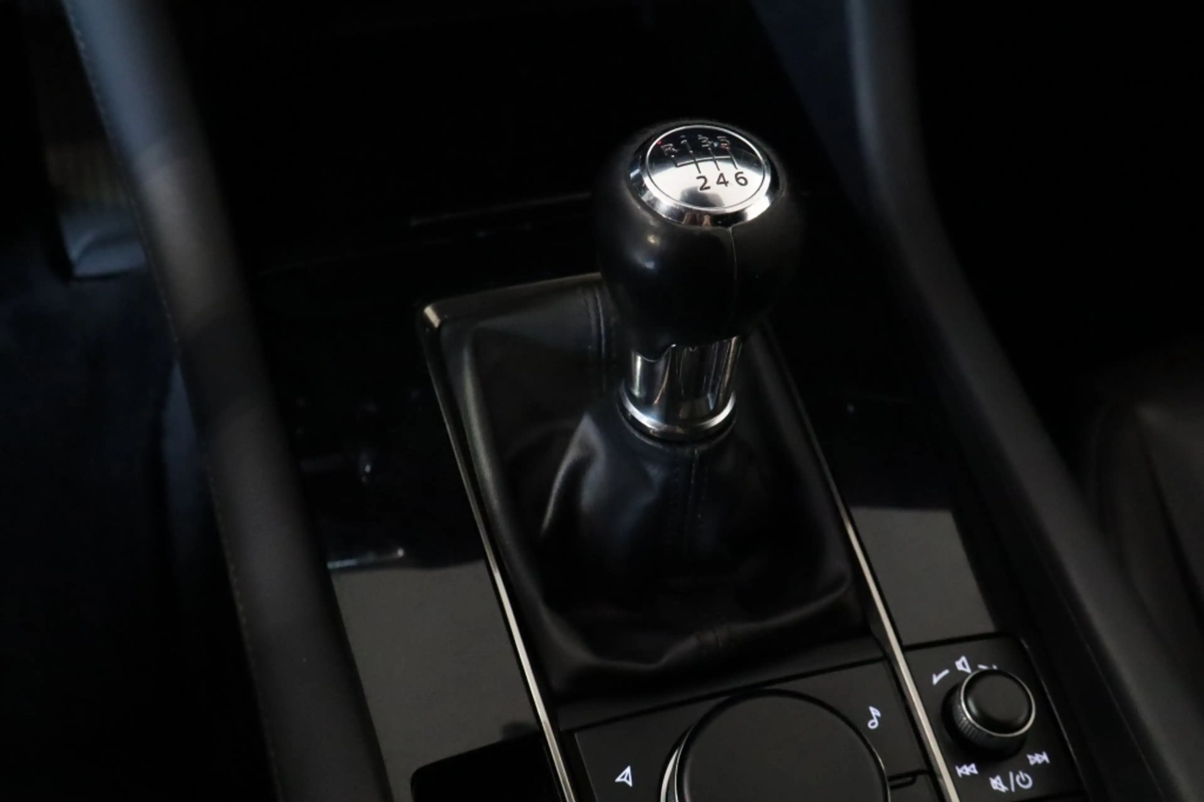Mazda 3 Hatchback Skyactiv-G 122pk Luxury — photo 19