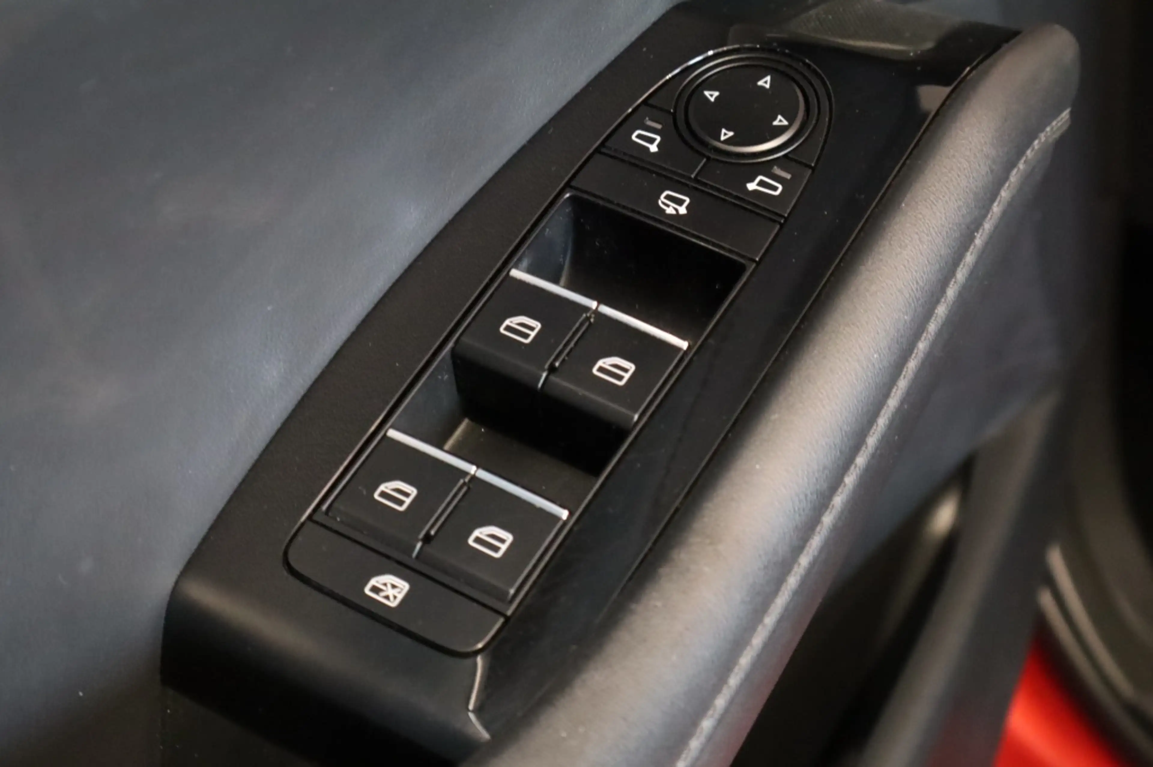 Mazda 3 Hatchback Skyactiv-G 122pk Luxury — photo 4