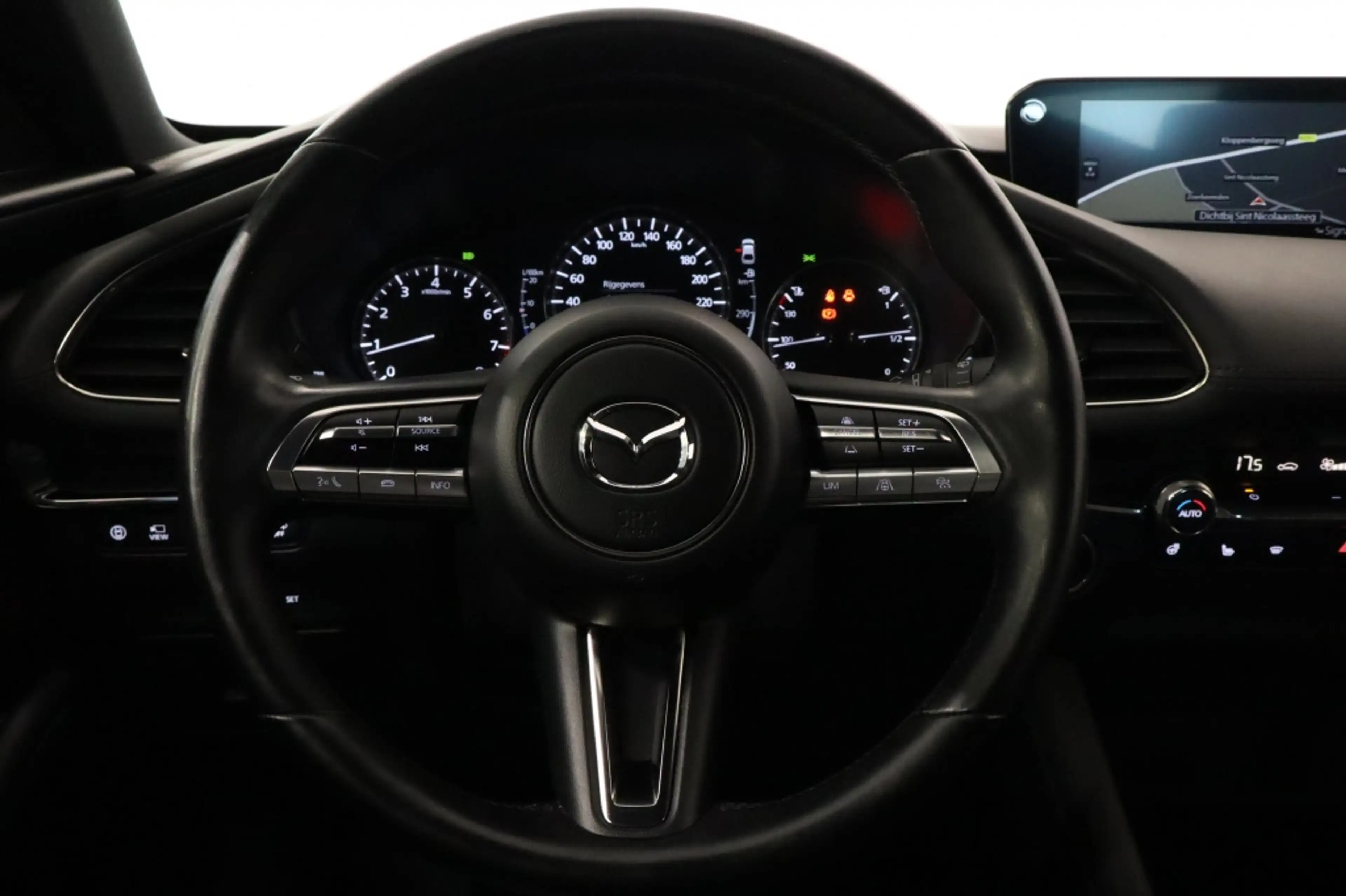 Mazda 3 Hatchback Skyactiv-G 122pk Luxury — photo 11