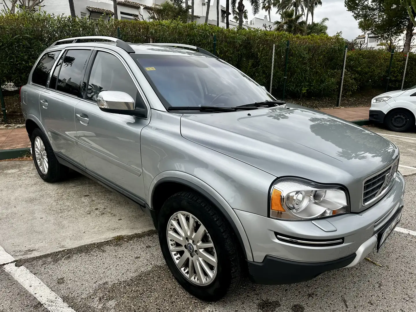 Volvo XC90 D5 Aut. Momentum Plateado - 2