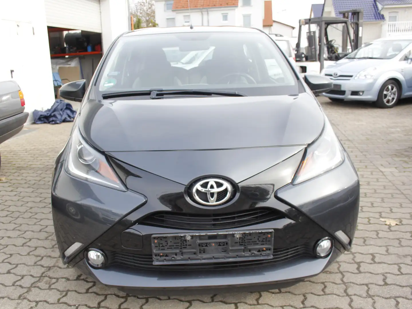 Toyota Aygo x-play touch Kamera Tempomat Multi Alu Scheckheft Grau - 2