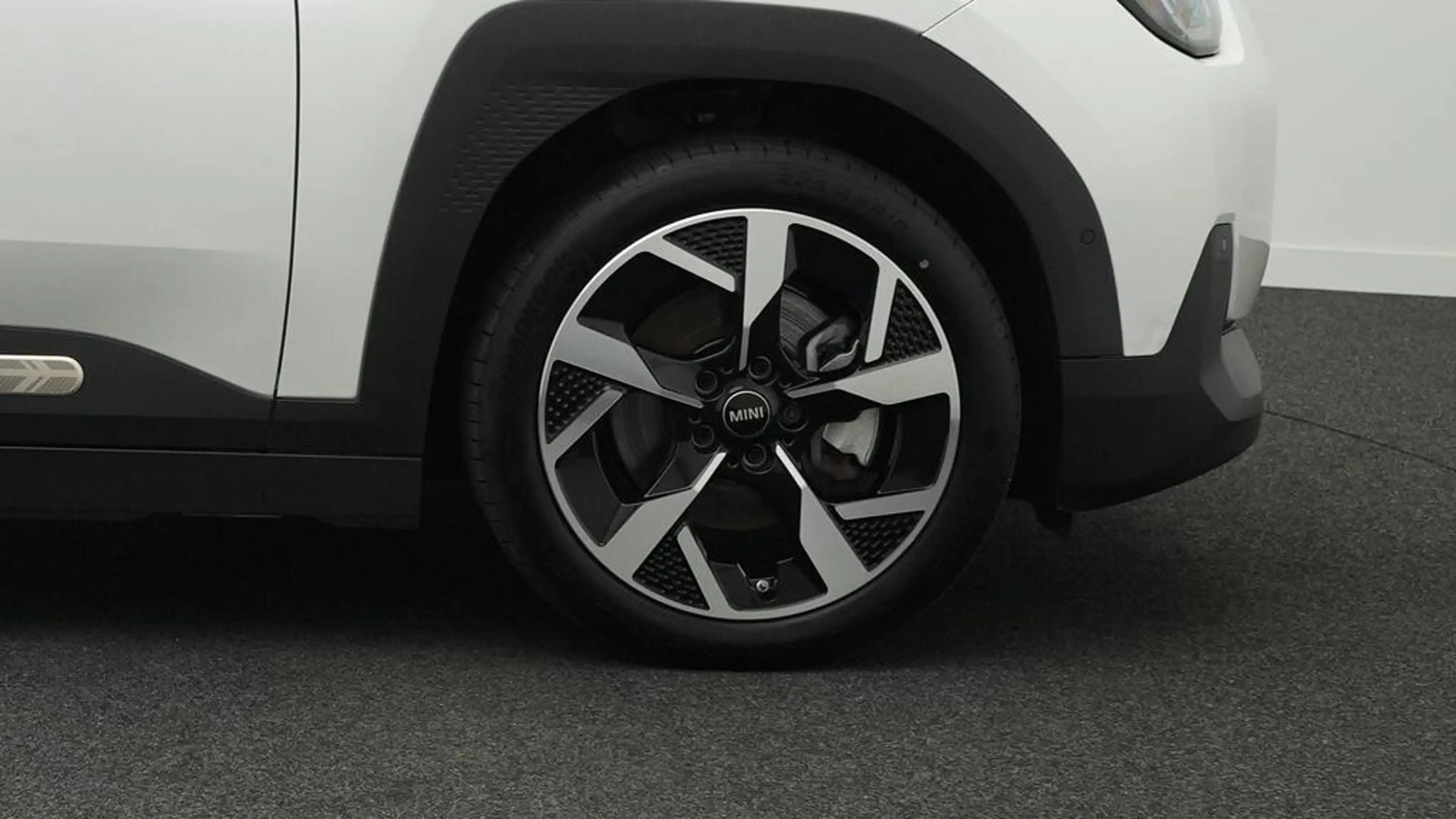 MINI Aceman Classic Trim — photo 10