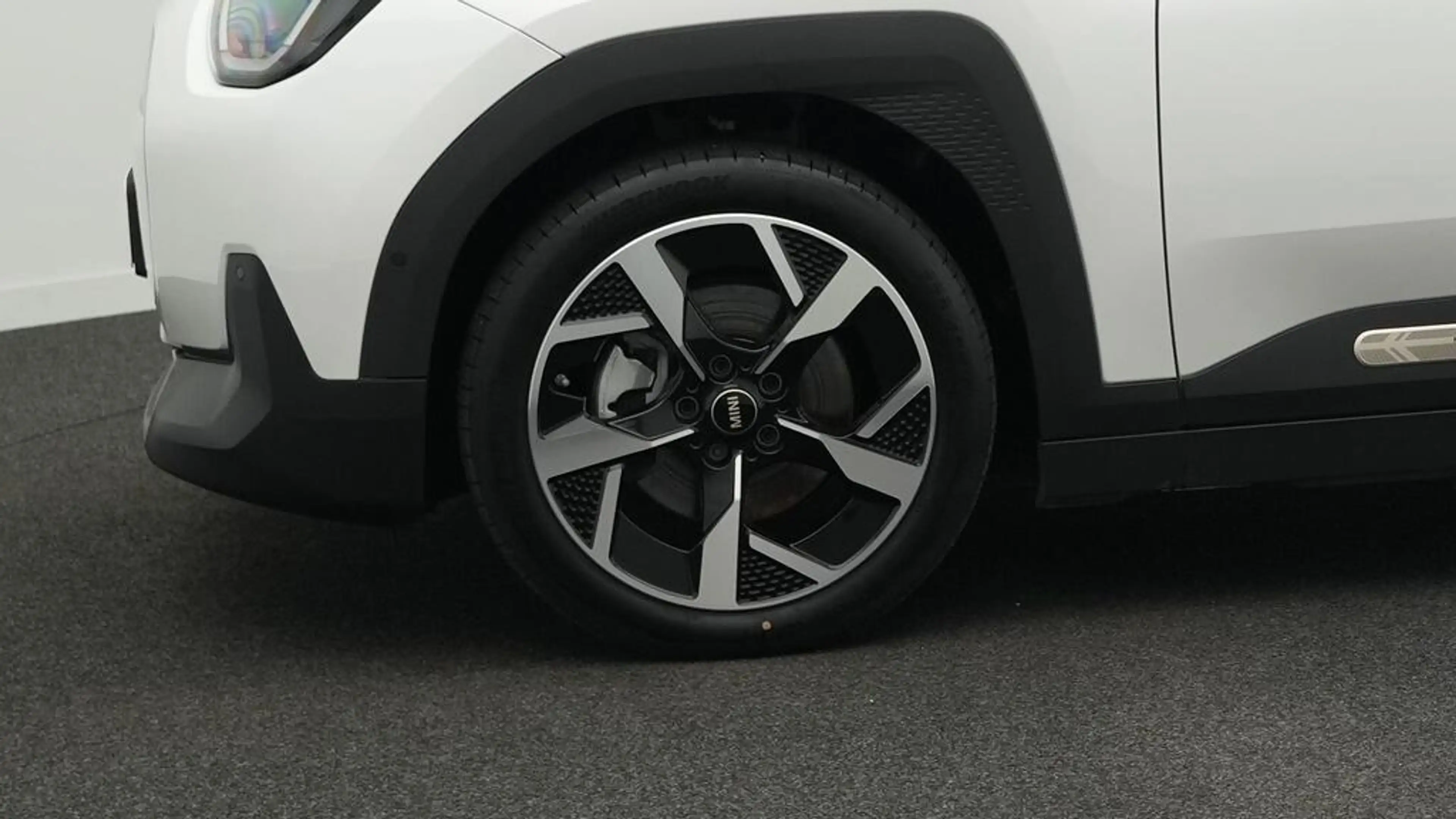 MINI Aceman Classic Trim — photo 11
