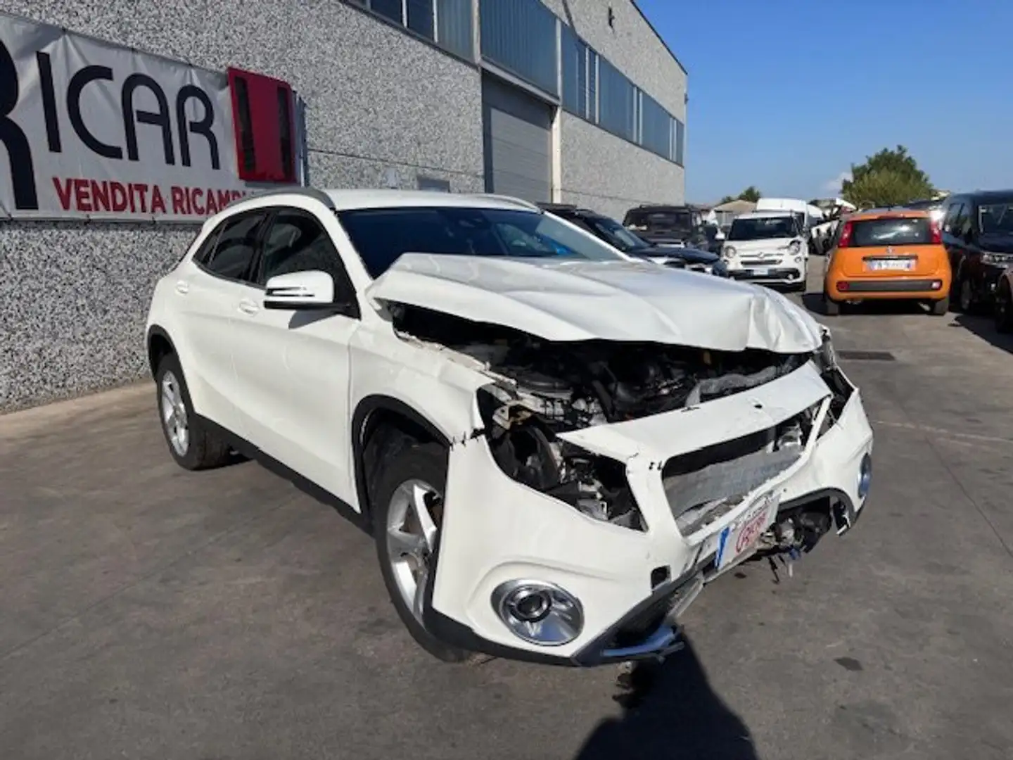 Mercedes-Benz GLA 200 GLA-X156 2017 Business auto Bianco - 1