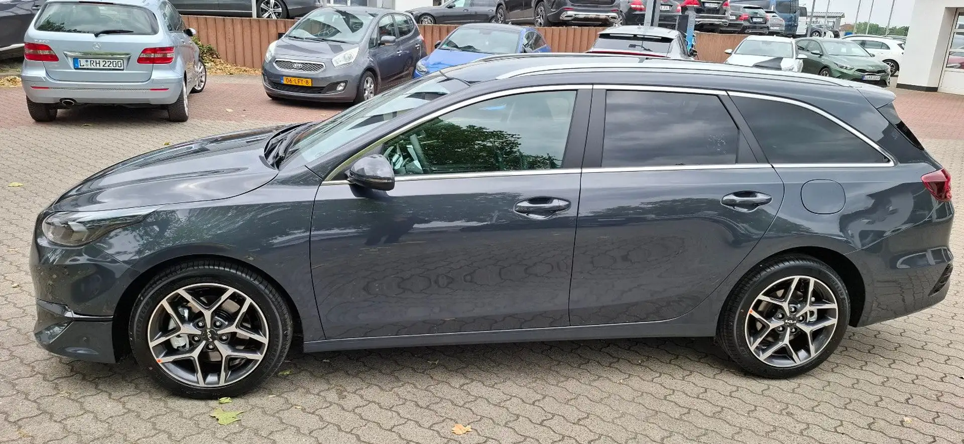 Kia Ceed Sportswagon Ultimate Edition DCT 48V Gris - 2
