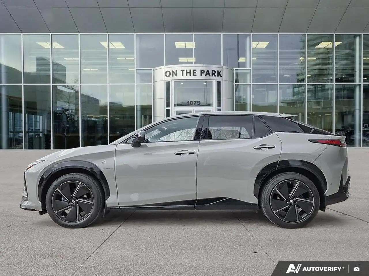 Lexus RZ снимка Lexus RZ
