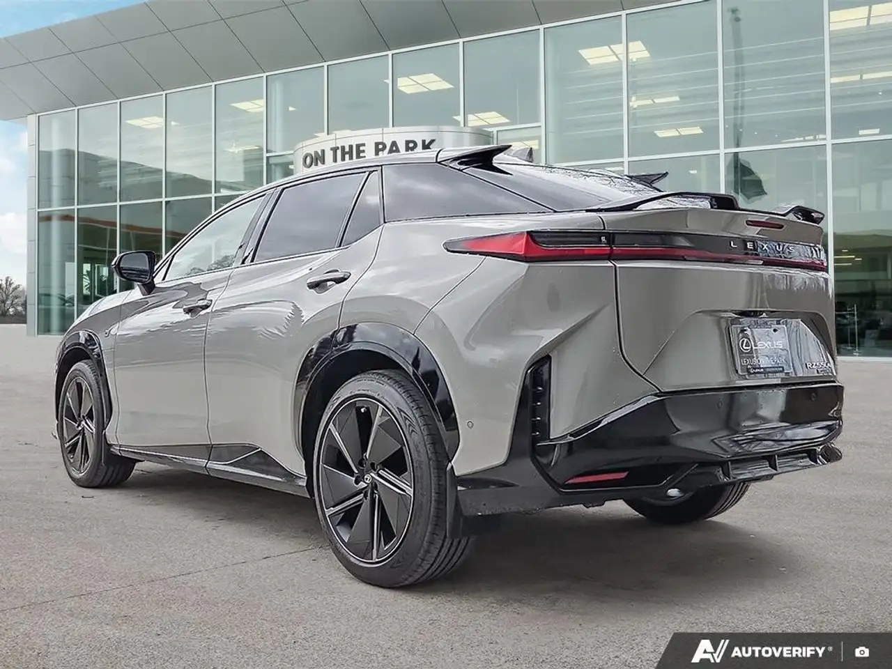 Lexus RZ снимка Lexus RZ