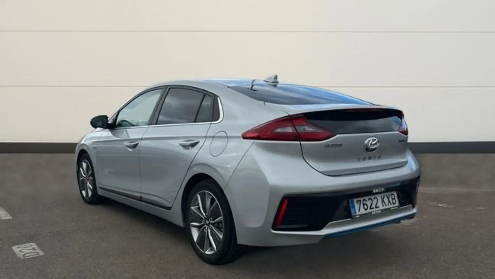 Hyundai IONIQ 1.6 GDI HEV TECNO DT 141 5P Plateado - 2