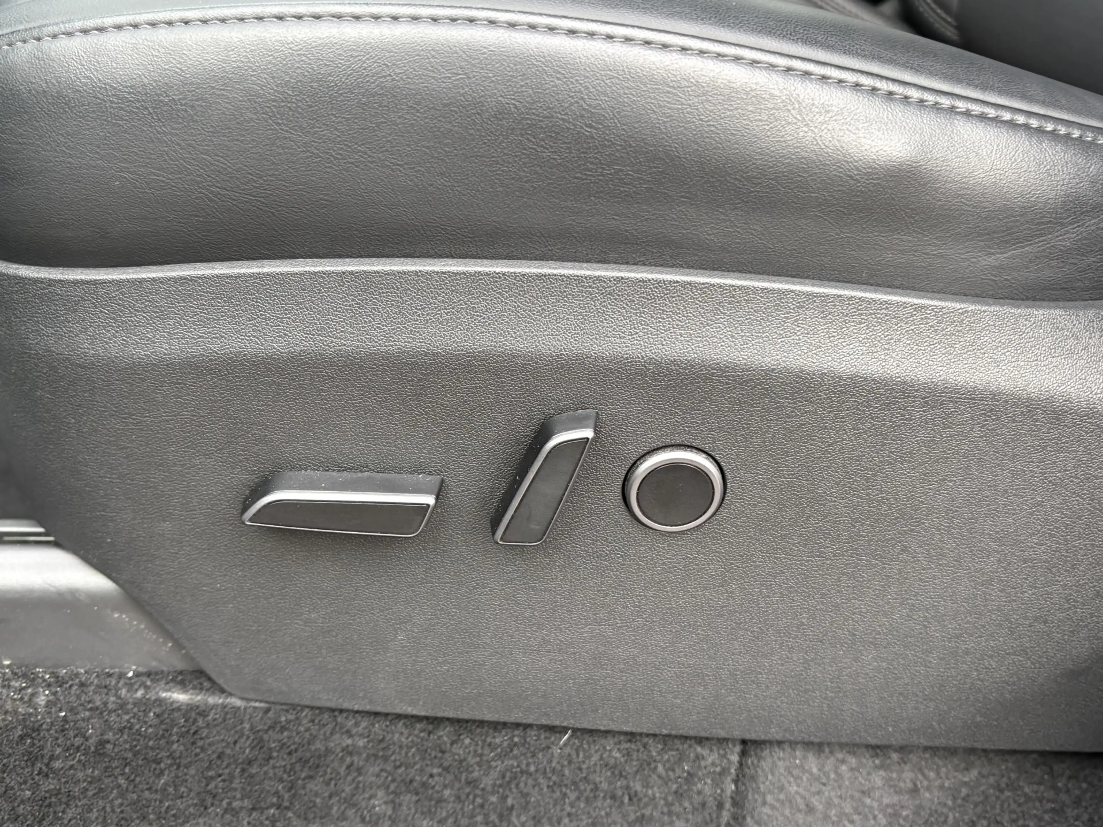 Tesla Model Y Long Range AWD 75 kWh VAN:40.900,- VOOR:37.440,- U — photo 4