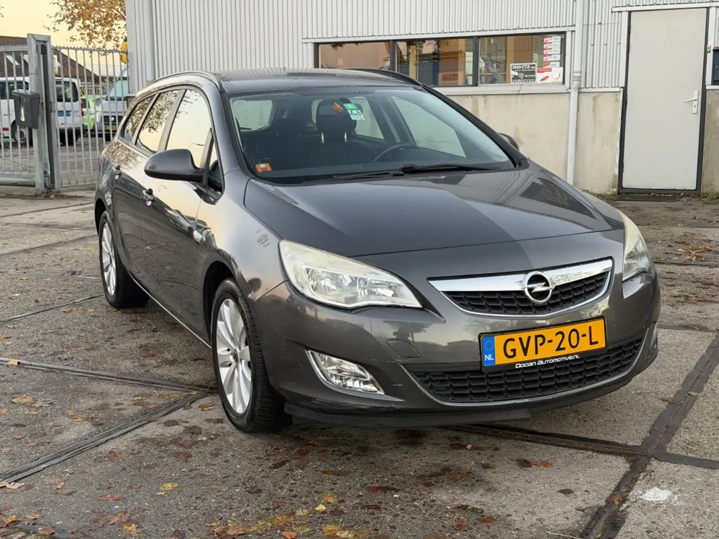Opel Astra Sports Tourer 1.7 CDTi Selection Gris - 1